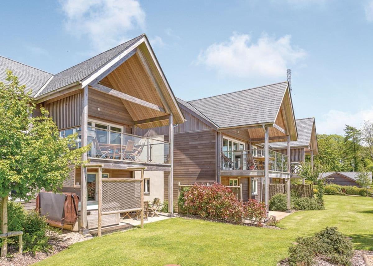 Swandown Lodges Chard Exterior photo