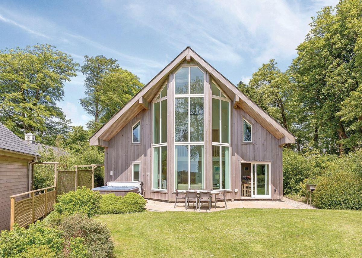 Swandown Lodges Chard Exterior photo