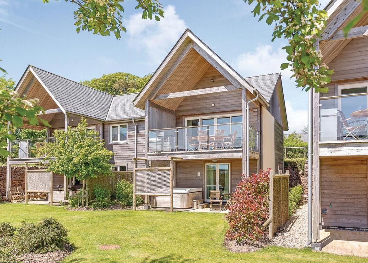 Swandown Lodges Chard Exterior photo